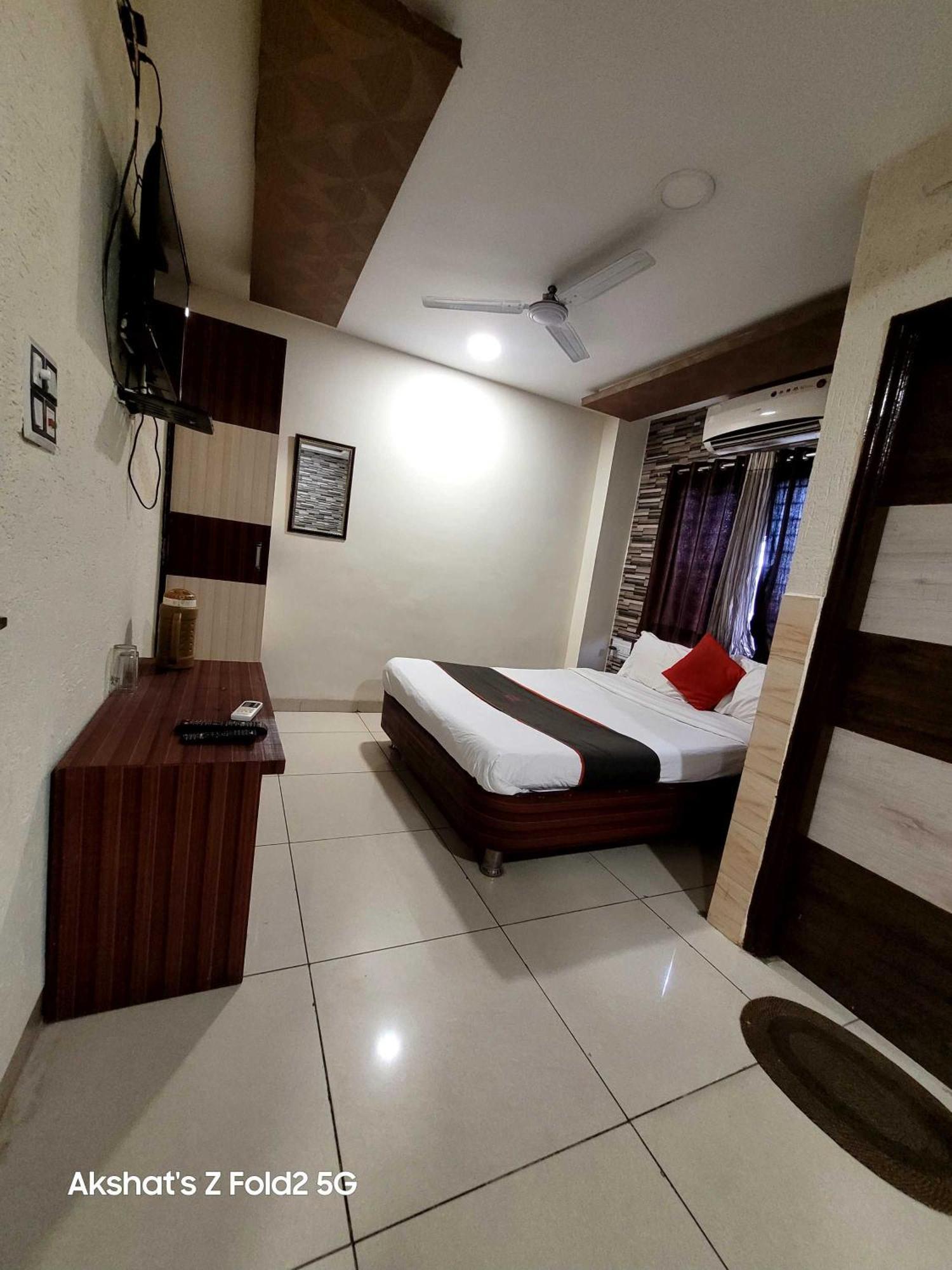Hotel Mehar Residency Indore Bagian luar foto